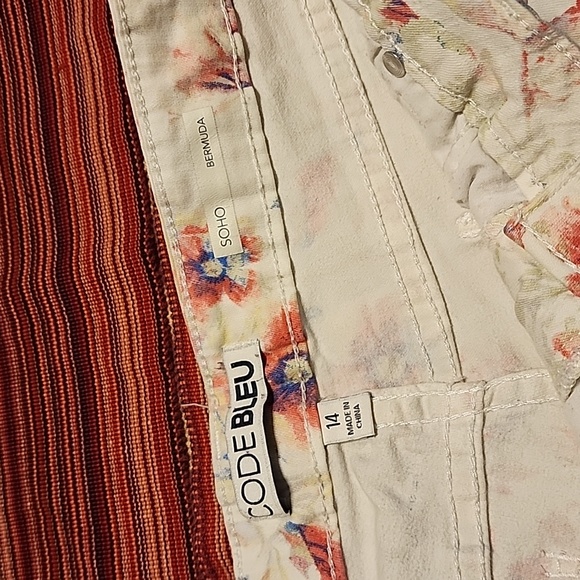 Code Bleu shorts - Picture 4 of 7